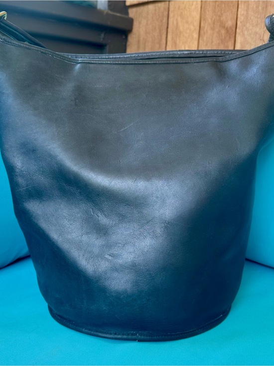 Coach Handbags - Authentic Vintage Coach New York City Era Leather Bag - Pre-1994 Serial